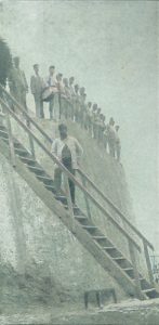 Aufgang zum Fort Solano, auf der Treppe der Kommandant