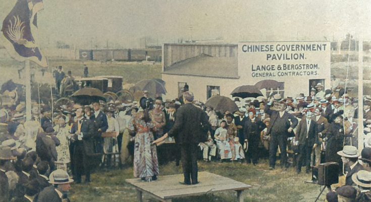 China auf der Weltausstellung in St. Louis - Uebergabe des Platzes an den Kommissar Wong (l)