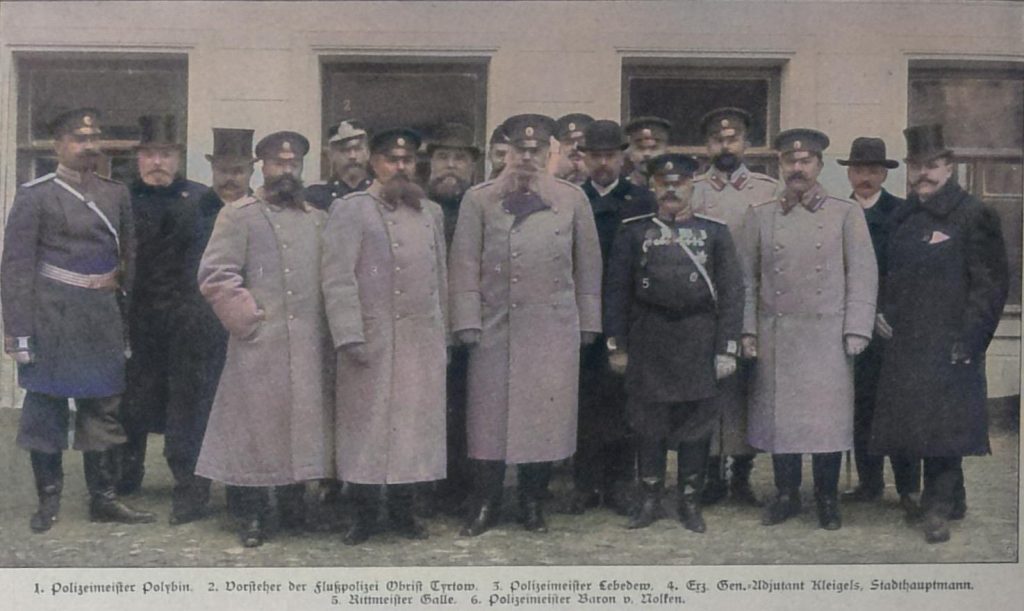 Der Stadthauptmann von St. Petersburg, General Kleigels, mit den höheren Polizeioffizieren