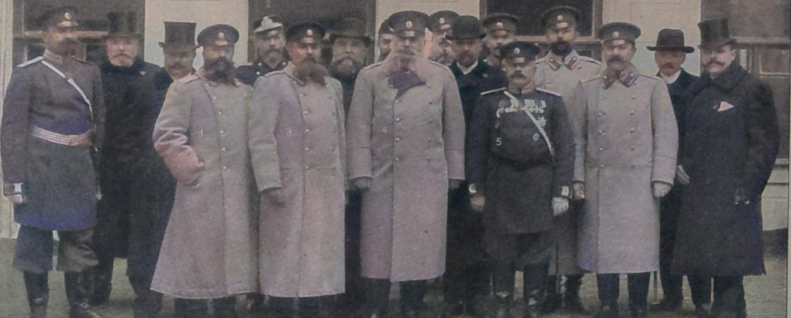 Der Stadthauptmann von St. Petersburg, General Kleigels, mit den höheren Polizeioffizieren
