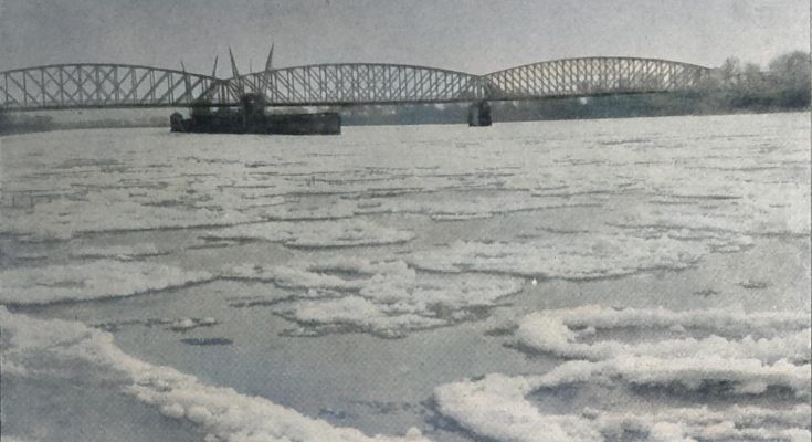 Der harte Winter 1902 - Grundeis auf der Oder. Im Hintergrund die Eisenbahnbrücke der Strecke Wriezen - Jädickendorf bei Zäckerick-Alträcknitz