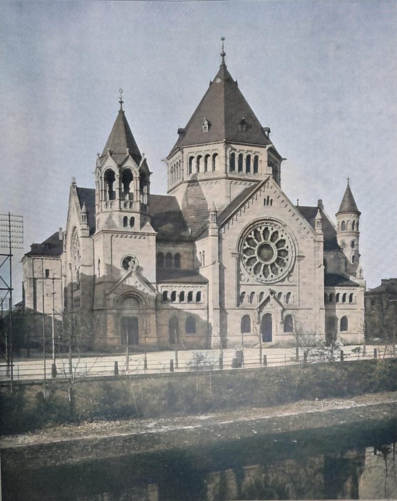 Die neue Synagoge in Strassburg i. E. Hauptansicht mit Einblick in die Grünebruch-Strasse