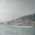 La Guayra vom Hafen aus - Im Vordergrund das venezolanische Kriegsschiff Restaurador