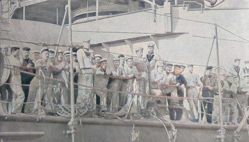 Matrosen an Bord eines japanischen Kriegssschiffes
