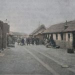 Abbildg. 3 - Strasse in Tsintau, links das ehem. Aegir-Hotel