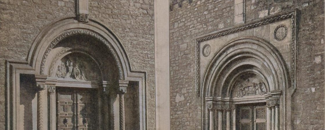 Die evangelische Garnisonskirche in Hannover - Portale des Querschiffs
