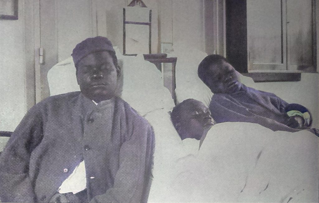Die schlafkranken Macaya, Salomon, Bobengui im Hospital de Dames francaises zu Auteuil
