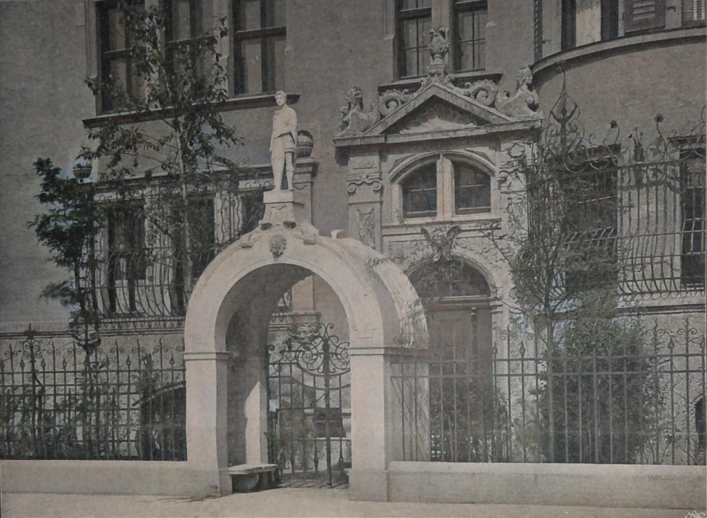 Haus Emanuel Seidl in München. Architekt Prof. Emaunuel Seidl. Eingang zu den Wohnungen