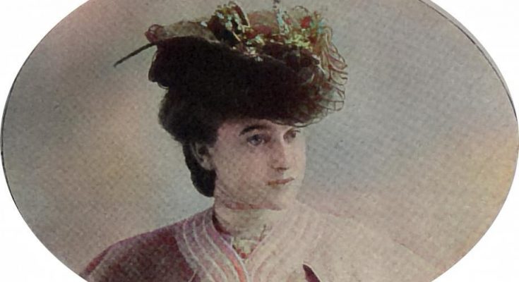 4. Torque aus Sammet. Maison Virot. - Phot. Reutlinger
