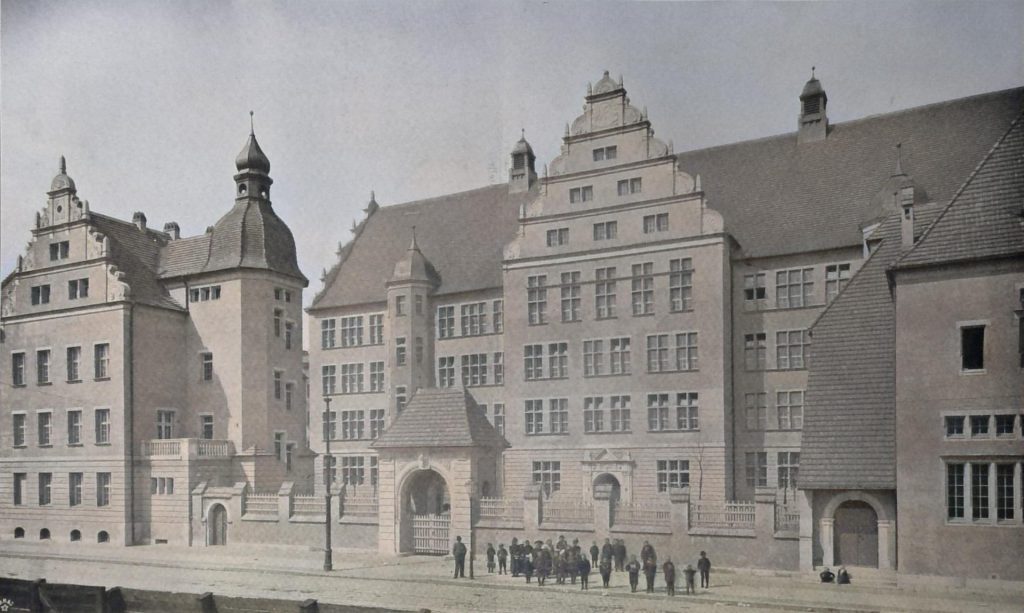 Berliner Neubauten 97 - Das Gemeinde-Doppelschulhaus in der Glogauer-Strasse 12-16