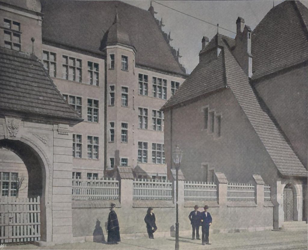 Berliner Neubauten 97 - Das Gemeinde-Doppelschulhaus in der Glogauer-Strasse 12-16