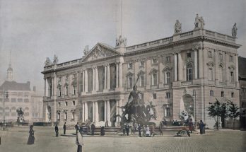 Das neue Königl. Marstall-Gebäude in Berlin. Ansicht vom Schlossplatz