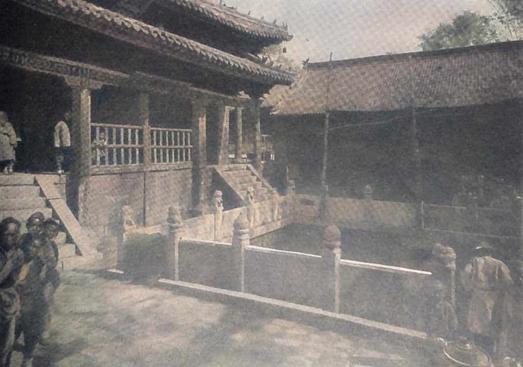 Heilige Quelle im Tempel zu Poschan