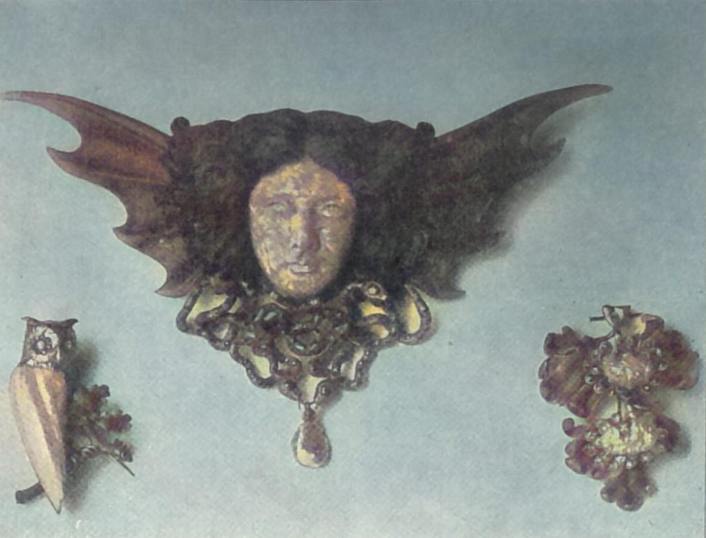 Lukas von Cranach. Drei Broschen Eulen-, Medusen und Weissdornmotiv