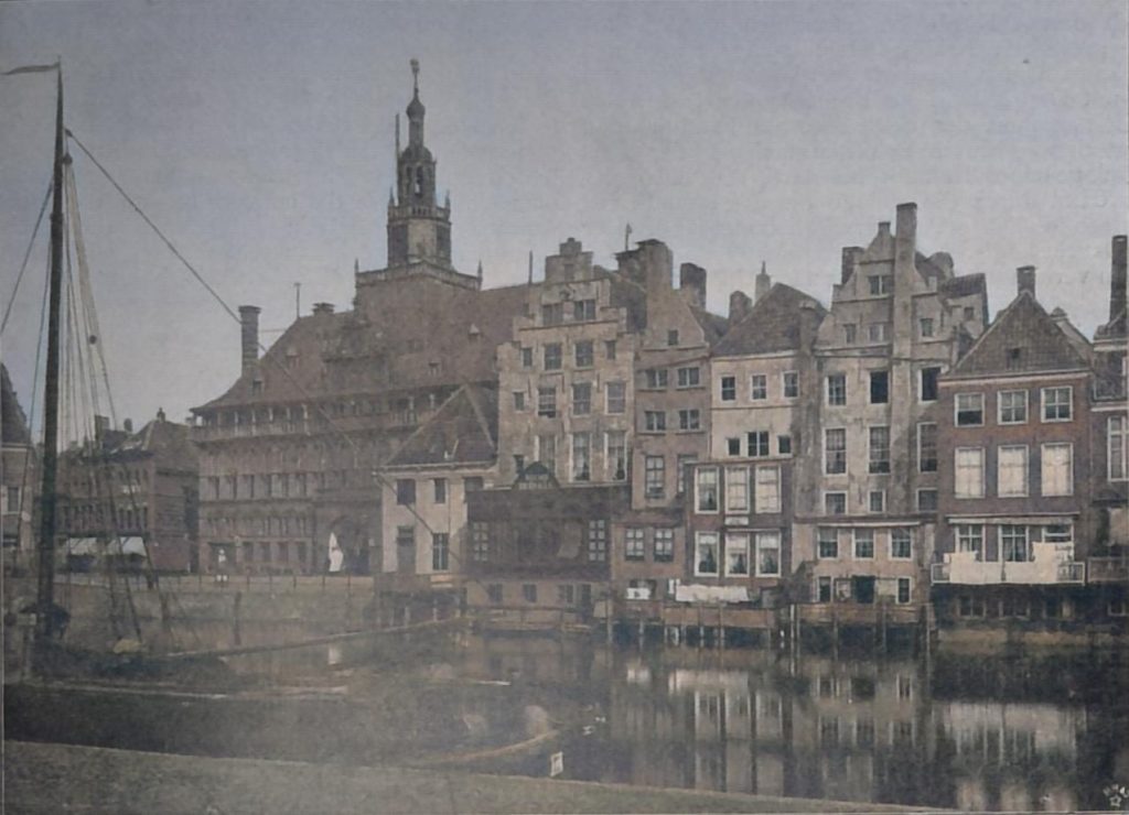 Abbildg. 1. Stadtbild aus Emden mit dem Rathhause