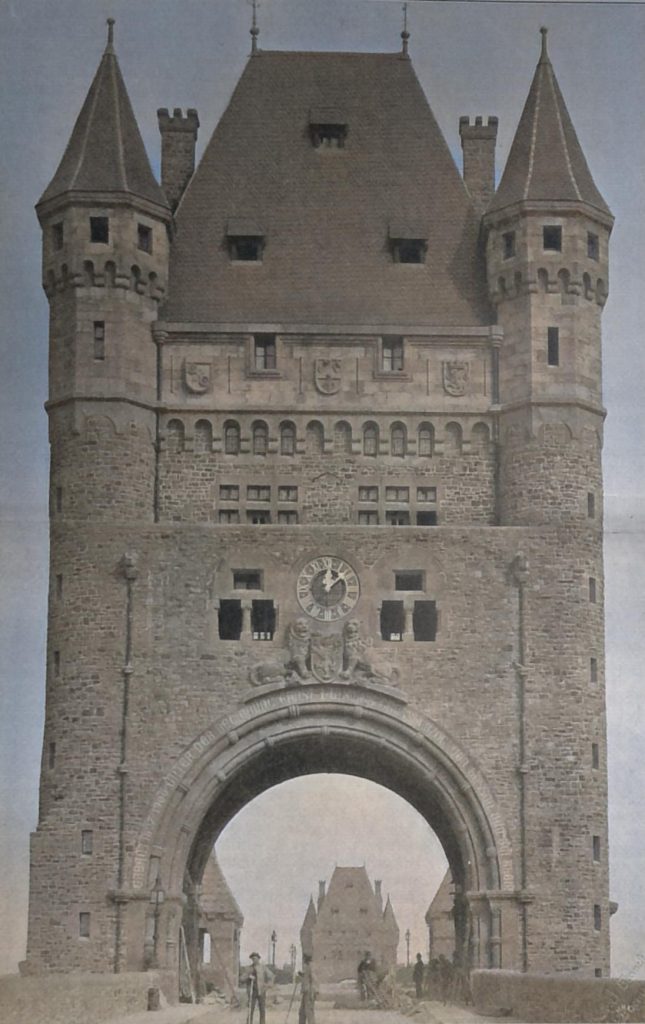 Abbildg. 19. Portal der Wormser Seite der Strassenbrücke