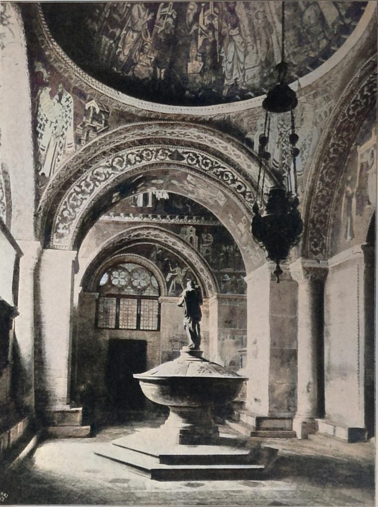 Aus San Marco in Venedig, Baptisterium in der Vorhalle