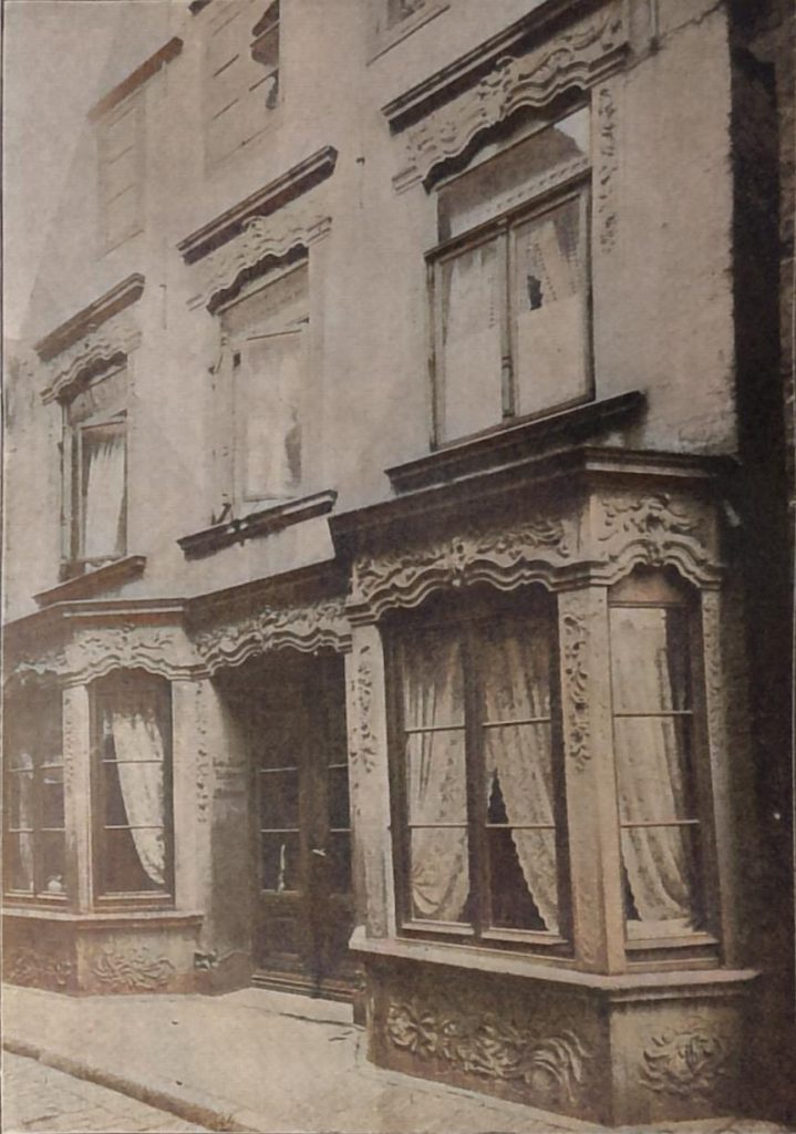 Ausluchten am Hause Langenstrasse No. 121 in Bremen. (Aus Bremen und seine Bauten)