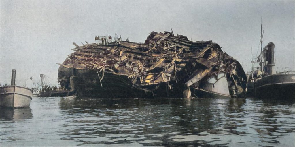 Das Wrack des Schlachtschiffs nach der Explosion