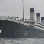 Der Riesendampfer Olympic nach seinem Zusammenstoß mit dem Kreuzer Hawke