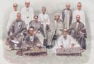 Der afrikanische König Dinah-Salifu mit Gemahlin und Gefolge