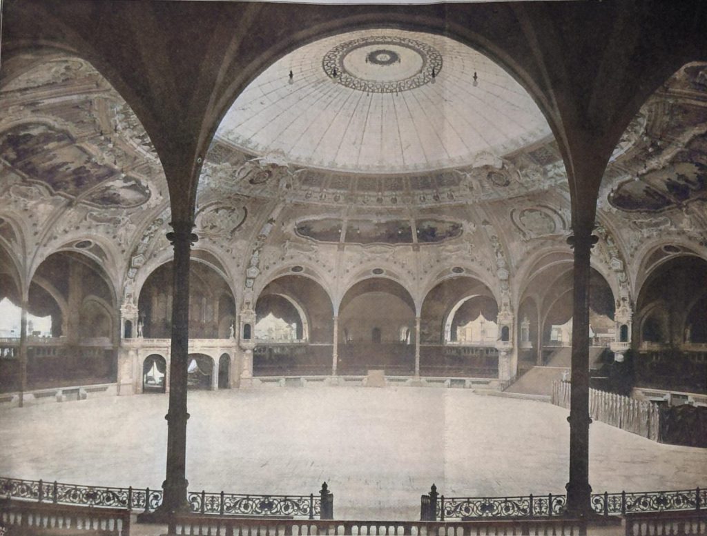 Die grosse Festhalle in der Maschinenhalle. Architekt G. Raulin in Paris
