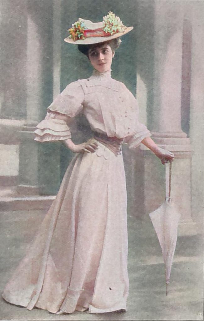 1. Leichtes Kleid aus mattgrauem Leinenstoff. Atelier Martial u. Armand. - Phot. Reutlinger, Paris