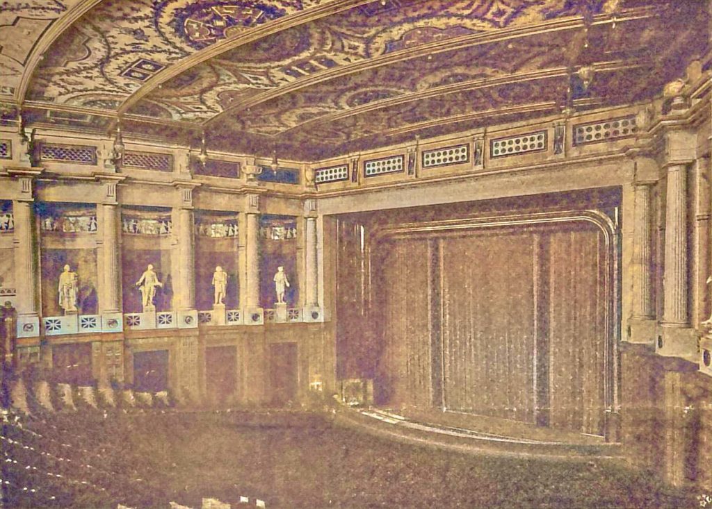 Das Prinz-Regenten-Theater in München. Arch. Heilmann & Littmann in München.