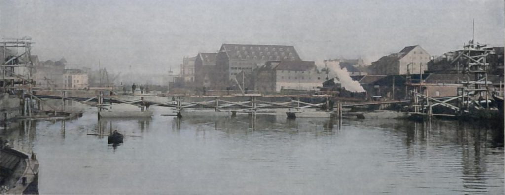 Der Pregel in der Nähe der Eisenbahnbrücke in Königsberg i. Pr.
