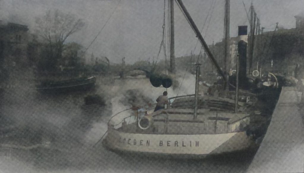 Frachtdampfer am Friedrich-Karl-Ufer